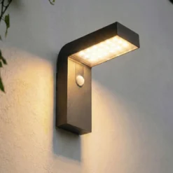 Prios LED-Solar-Wandleuchte Aurino, schwarz, Sensor, IP44