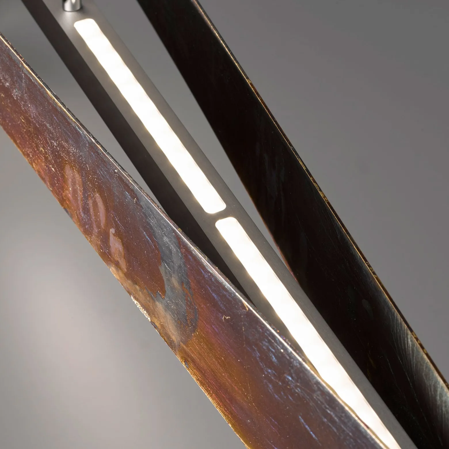 Quitani LED-Hängeleuchte Lian, gold oxidiert