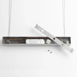 Quitani LED-Pendellampe Hiba, eiche natur, Länge 118 cm