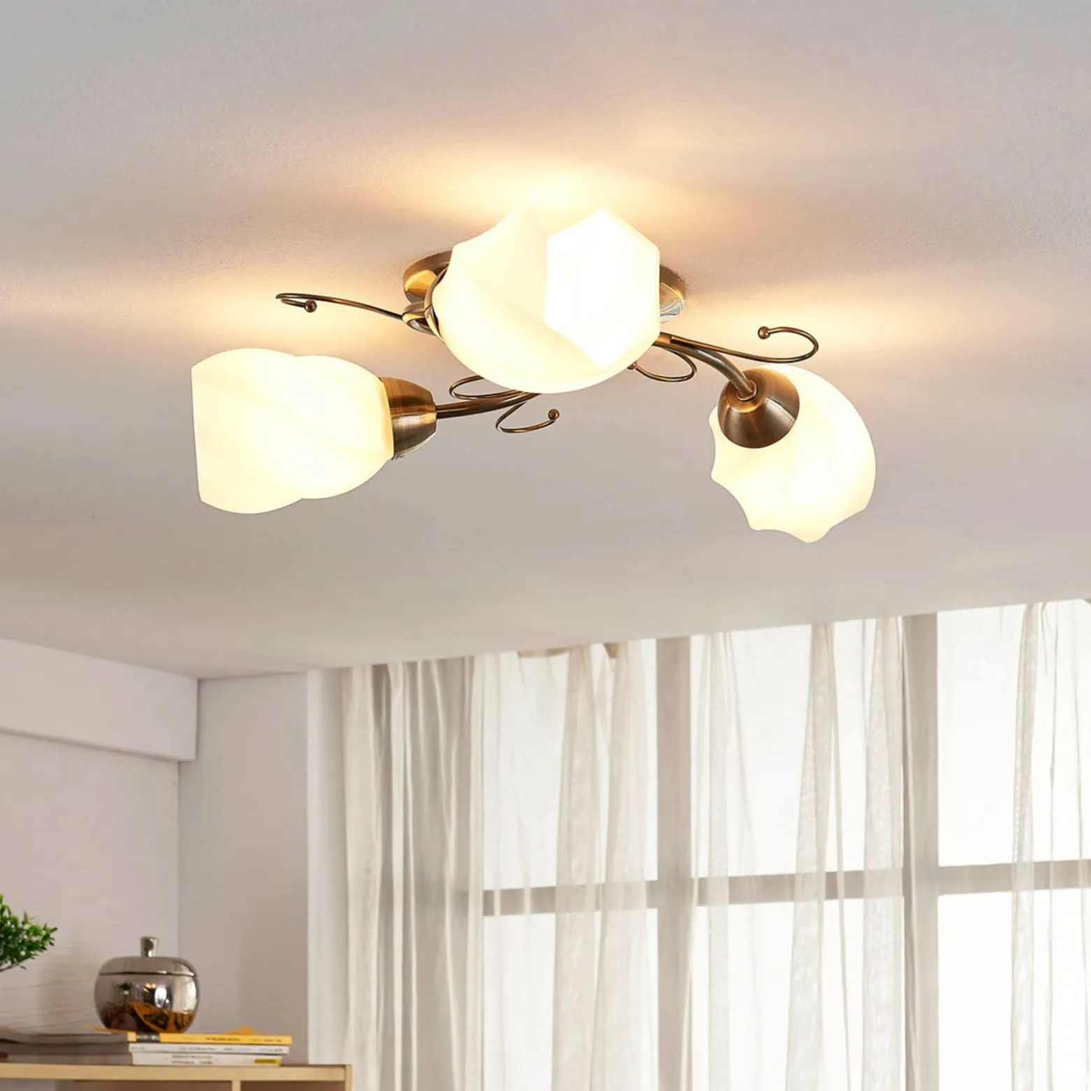 Romantisch gestaltete Deckenlampe Amedea