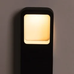 Schlanke LED-Wegeleuchte Juna