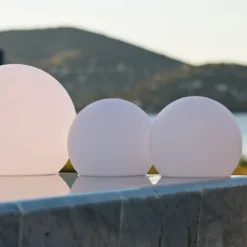 Schwimmfähige LED-Dekorationsleuchte Ball