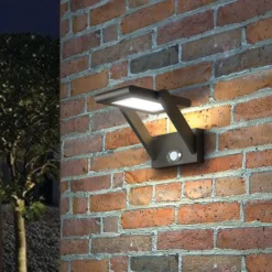 Solarbetriebene LED-Außenwandlampe Valerian