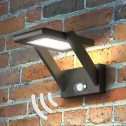 Solarbetriebene LED-Außenwandlampe Valerian