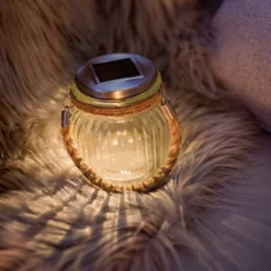 Solarbetriebene LED-Tischleuchte Jar aus Glas