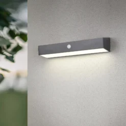 Solar-Wandleuchte Silves, schwarz, Sensor, IP44