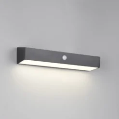 Solar-Wandleuchte Silves, schwarz, Sensor, IP44