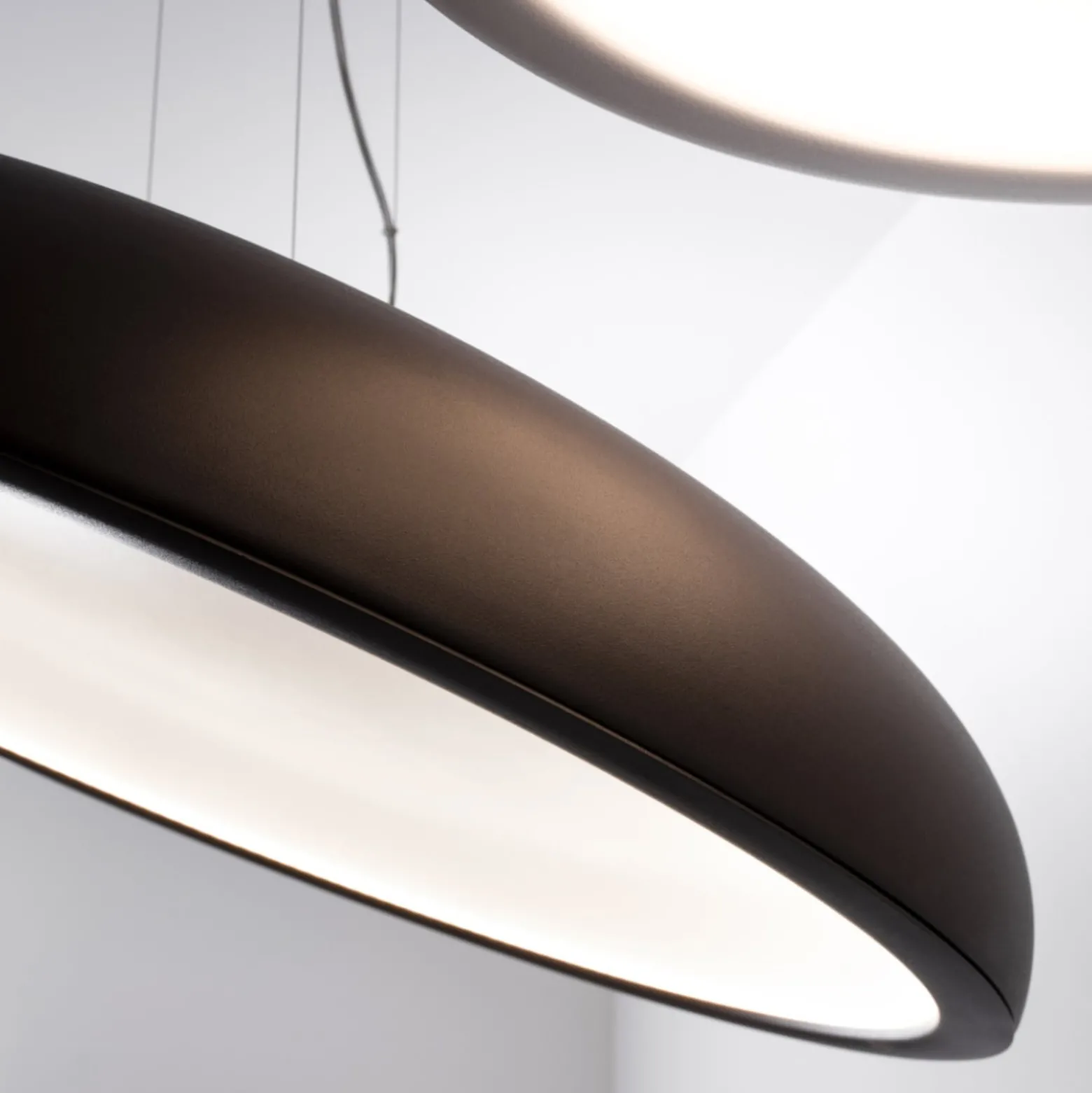 Stilnovo Reflexio LED-Hängeleuchte, Ø46cm, schwarz