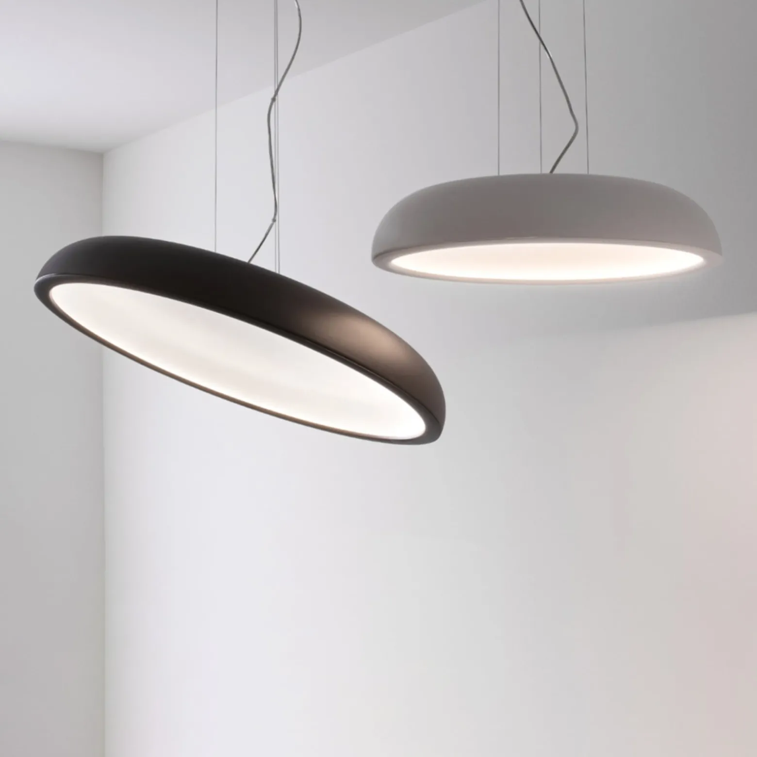 Stilnovo Reflexio LED-Hängeleuchte, Ø46cm, schwarz