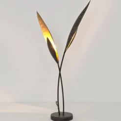 Strelicie - eine grazile LED-Hockerleuchte
