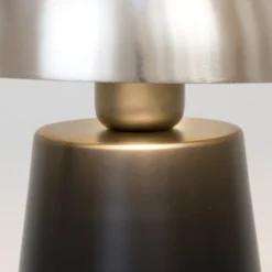 Tischlampe Fungo, unten strahlend, schwarz/silber