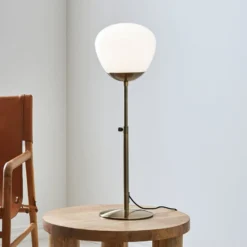 Tischleuchte Rise, Höhe 75 cm, messing antik, Eisen, Glas