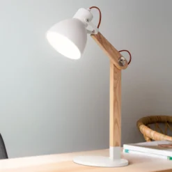 Tischleuchte Sveva aus Holz, weiß/esche