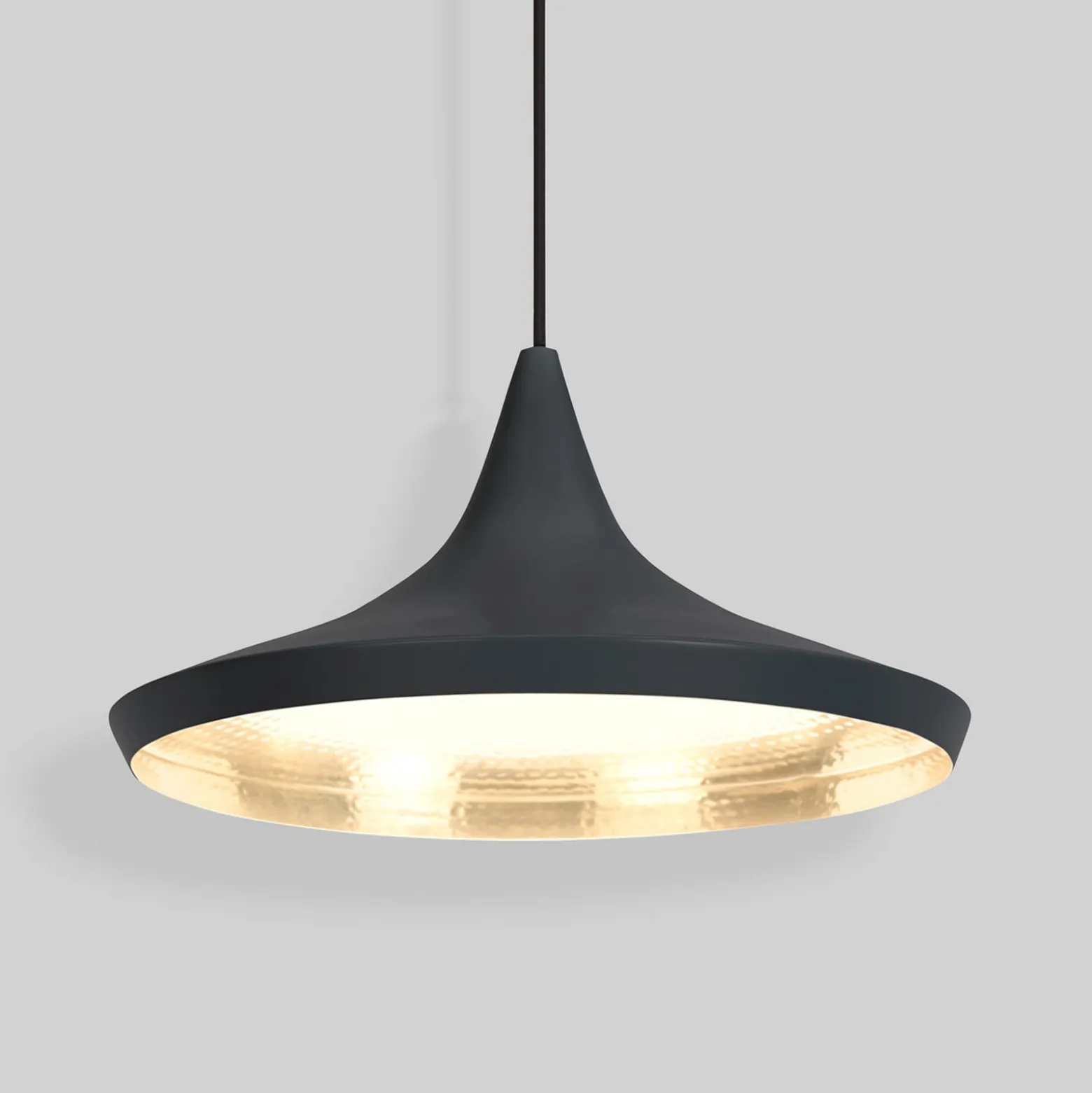 Tom Dixon LED-Hängelampe Beat Wide, schwarz, 36 cm, Messing