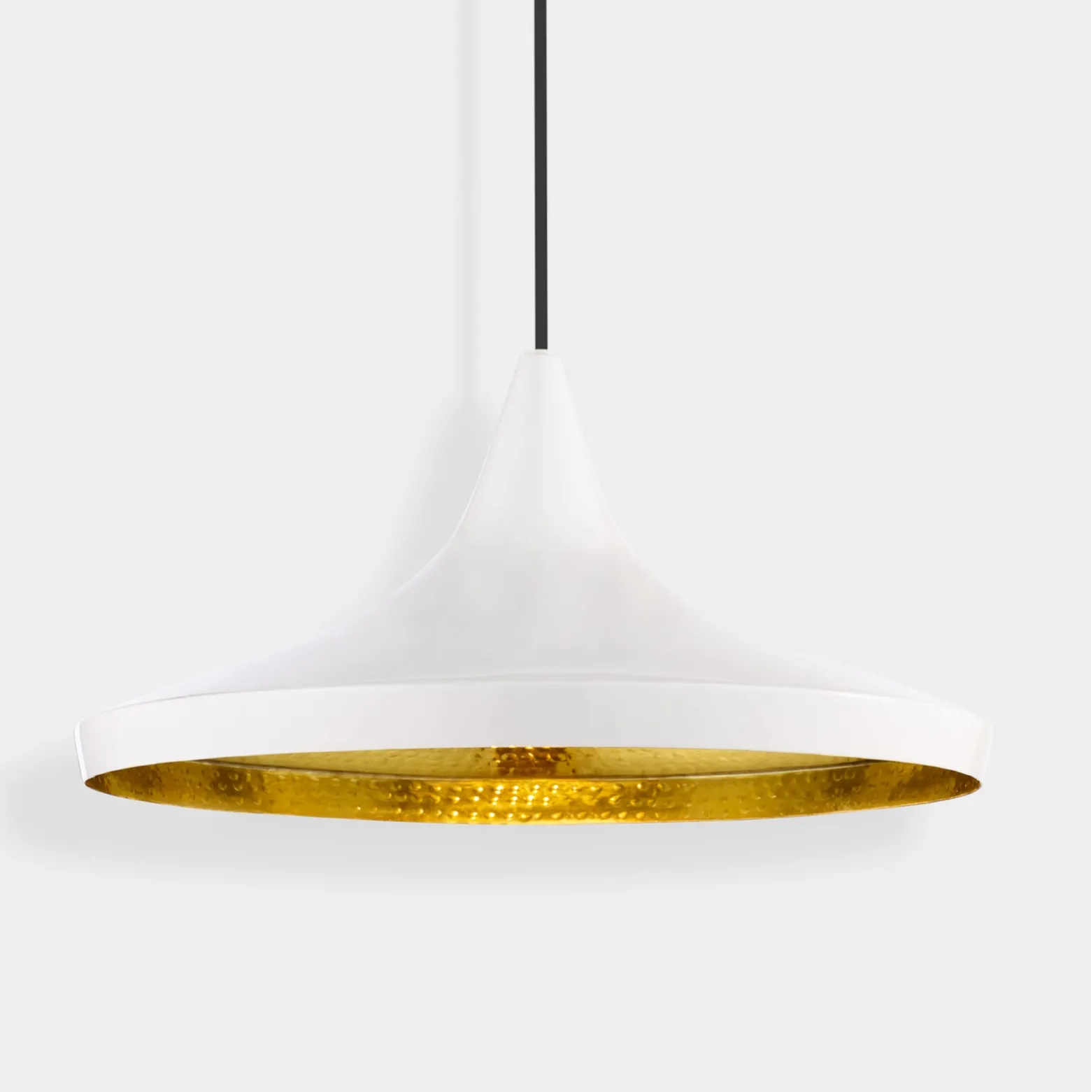 Tom Dixon LED-Hängelampe Beat Wide, weiß, Ø 36 cm, Messing