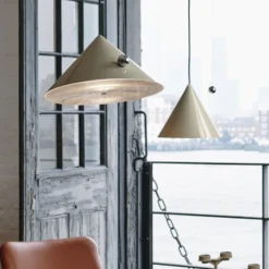 Tom Dixon LED-Hängelampe Pose, grau-beige, Ø 25 cm Stahl dim