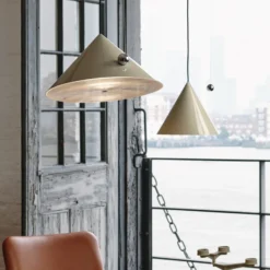 Tom Dixon LED-Hängelampe Pose, grau-beige, Ø 43 cm Stahl dim