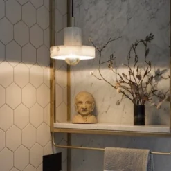 Tom Dixon LED-Hängelampe Stone, weiß, Ø 18 cm, Marmor