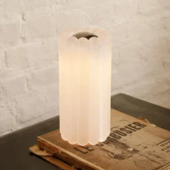Tom Dixon LED-Tischleuchte Press, Glas gefrostet, Höhe 24 cm