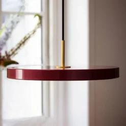UMAGE Asteria medium LED-Hängeleuchte messing rot