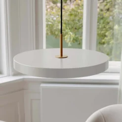 UMAGE LED-Hängelampe Asteria Medium perlmutt/messing Ø 43 cm