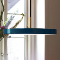 UMAGE LED-Hängelampe Asteria Medium, petrol/messing, Ø 43 cm