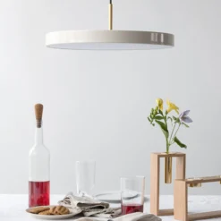UMAGE LED-Hängelampe Asteria Mini, perlweiß/messing, Ø 31 cm