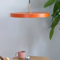 UMAGE LED-Hängeleuchte Asteria Mini, orange/messing, Ø 31 cm
