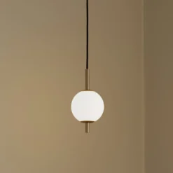 UMAGE LED-Hängeleuchte Audrey, messingfarben, 1-flg. Ø 12 cm