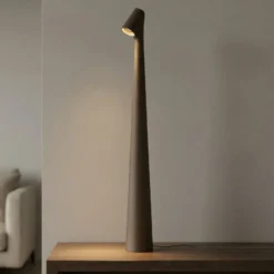 Vibia LED-Akkutischleuchte Africa, Höhe 45cm, dunkelbraun