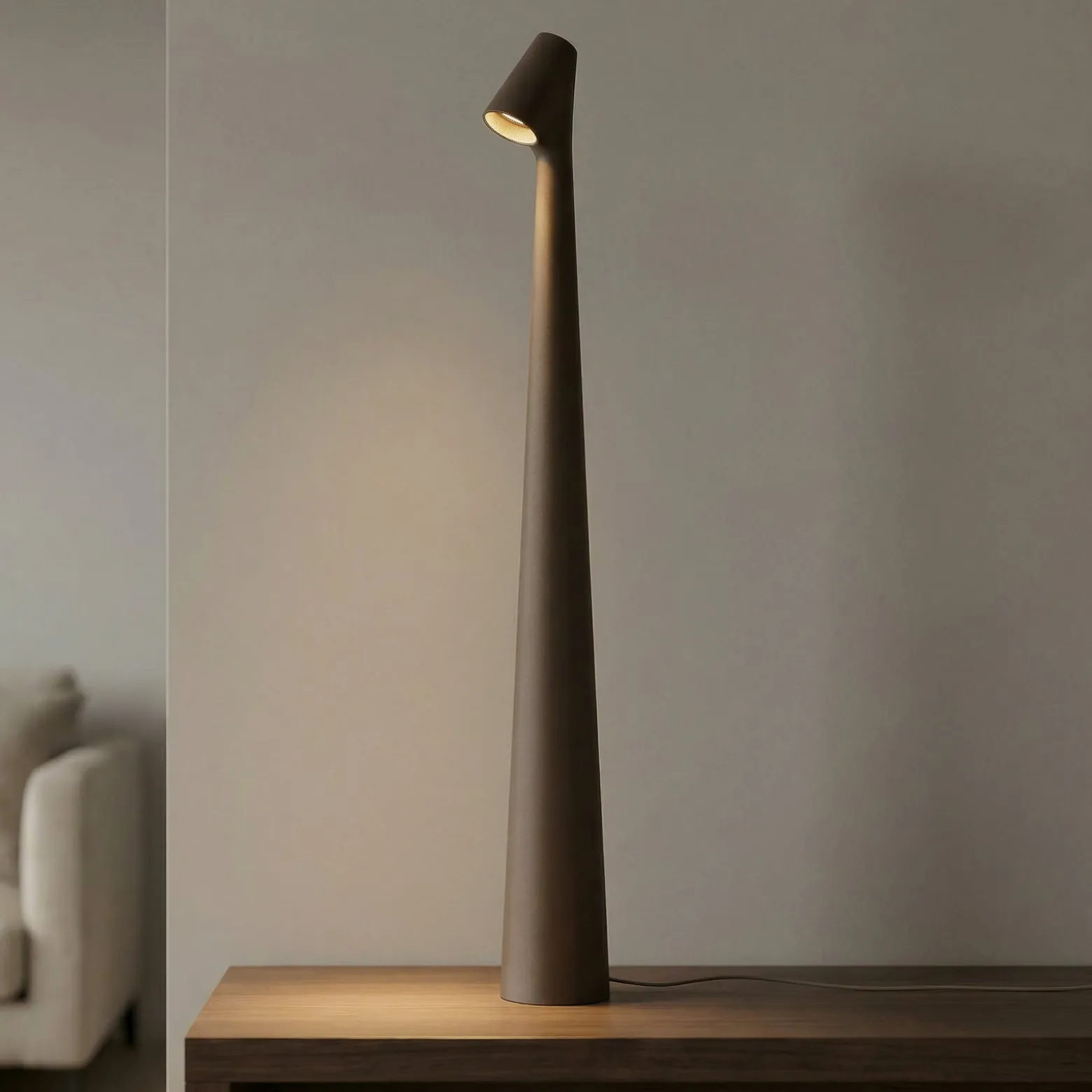 Vibia LED-Akkutischleuchte Africa, Höhe 45cm, dunkelbraun