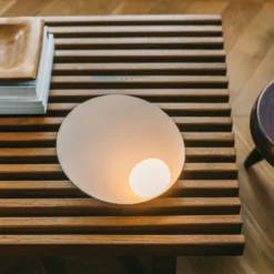 Vibia Musa 7402 LED-Tischleuchte liegend, taupe