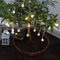 Warmweiß leuchtende LED-Solar-Lichterkette Globini