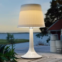 Weiße LED-Solartischleuchte Assisi Sitra