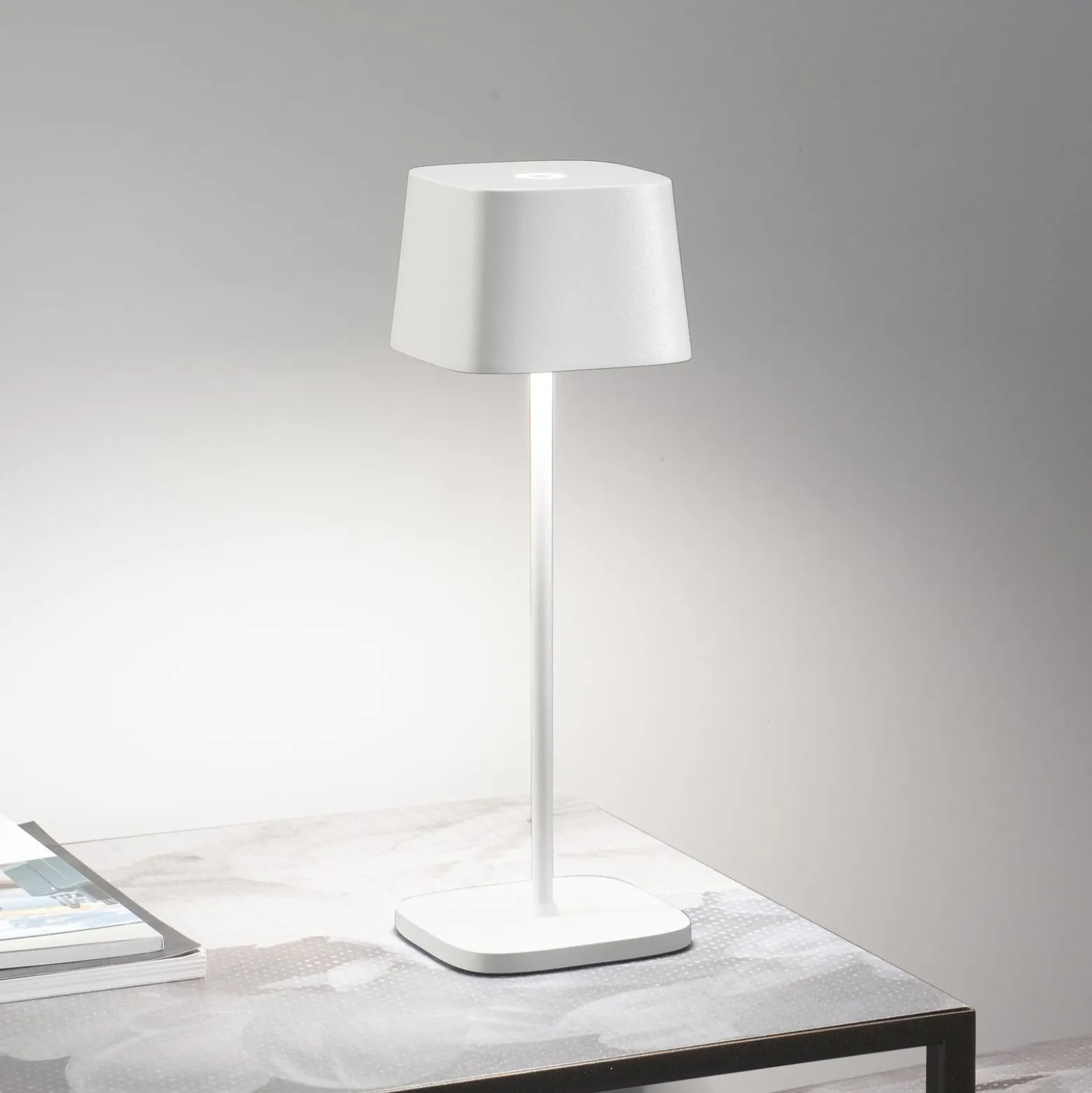 Zafferano Ofelia 3K Akku-Tischlampe IP65 weiß
